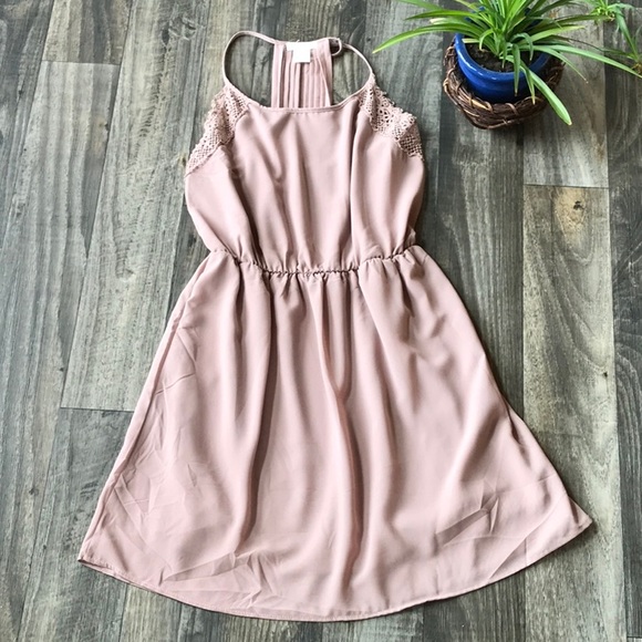 Pretty Good Dresses & Skirts - 🌿 Cute Dress -M